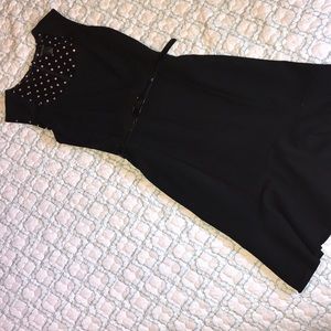 Black size 6 White House black market dress